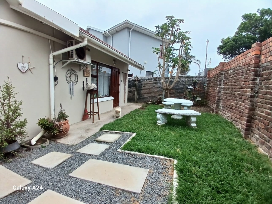 5 Bedroom Property for Sale in Beacon Bay Eastern Cape